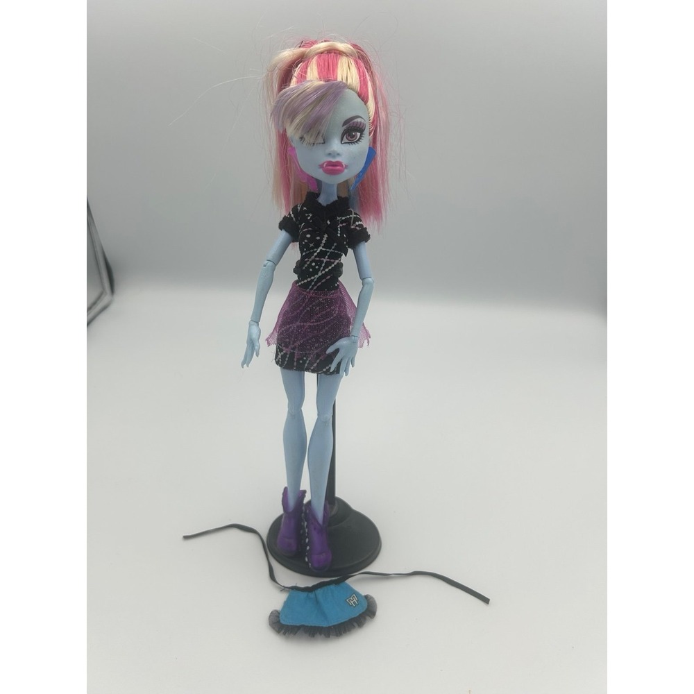 Monster High Home Ick Abbey Bominable fashion doll